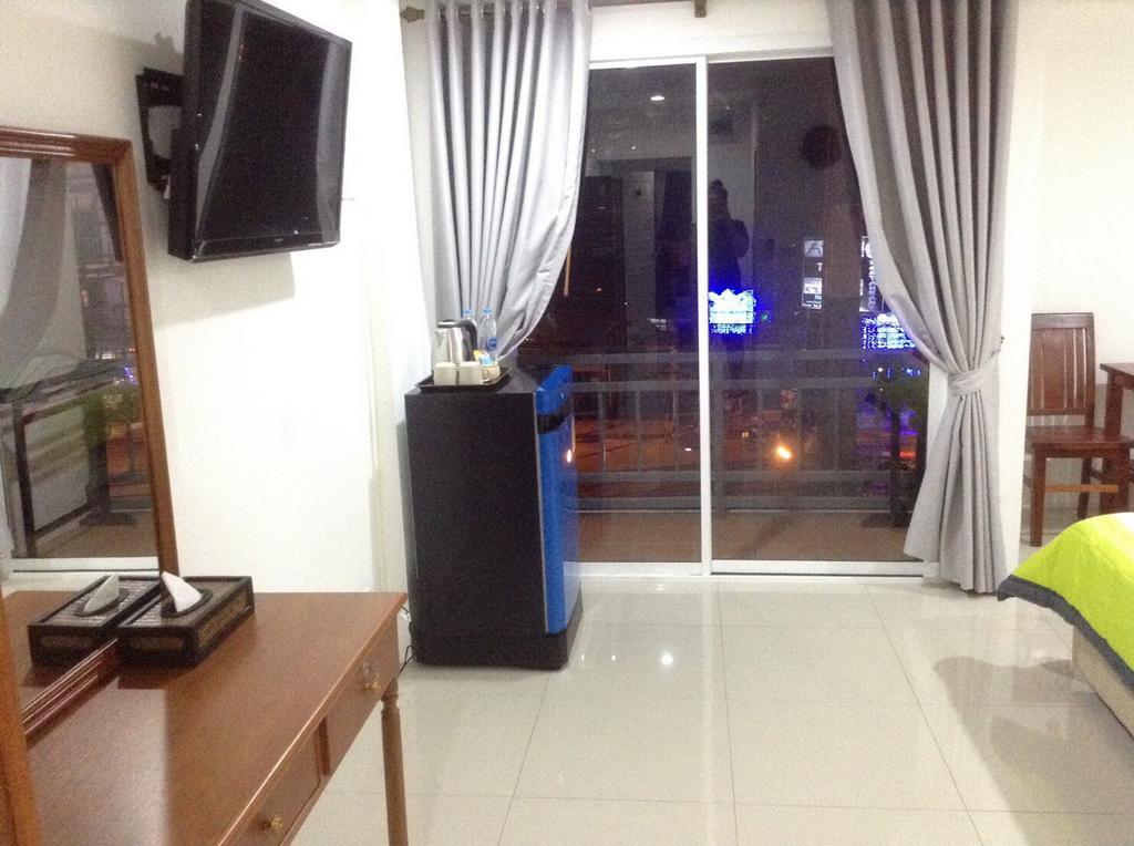 The Bread Basket Hotel Kamala Beach Exterior photo